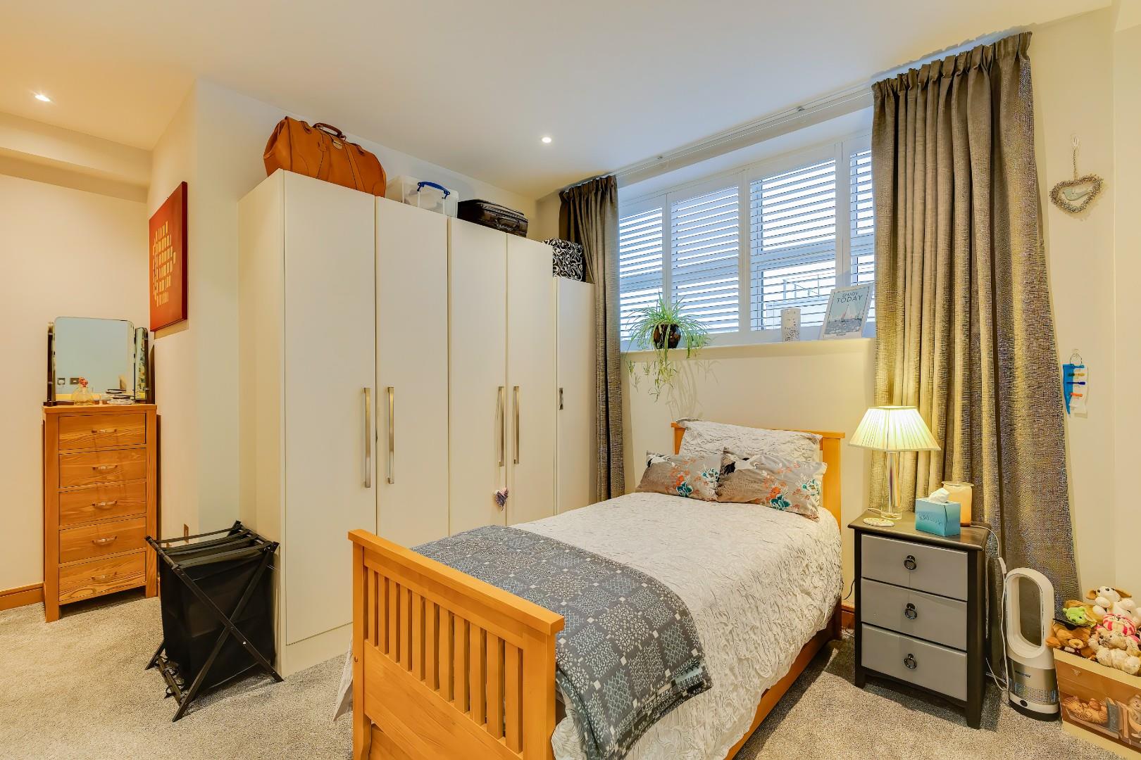 111 Headlands, Hayes Point, Sully, CF64 5QH